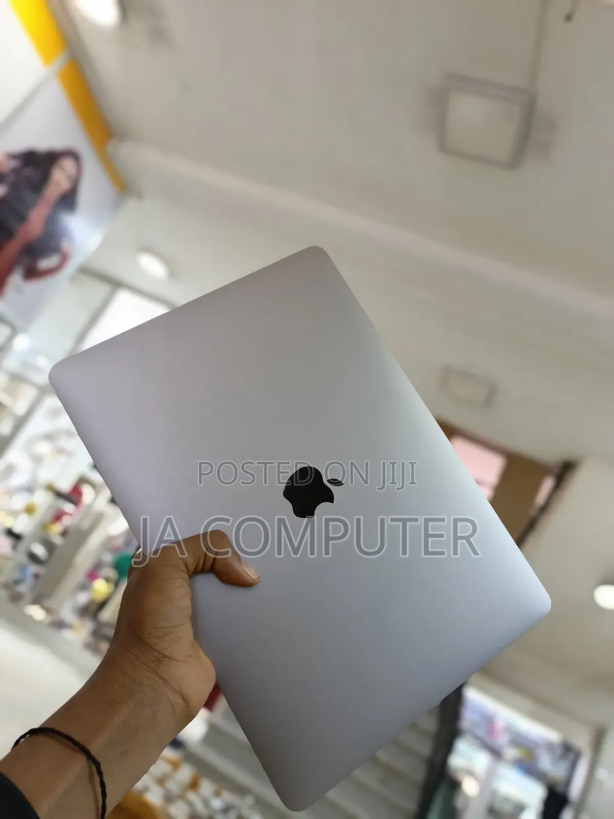 New Laptop Apple MacBook Pro 2019 16GB Intel Core I5 SSD 256GB