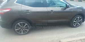 Nissan Qashqai 2017 Pink