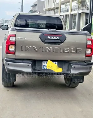 Toyota Hilux 2022 Gray