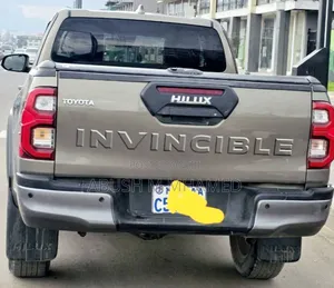 Toyota Hilux 2022 Gray