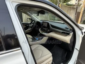 Toyota Highlander Hybrid 2024 White