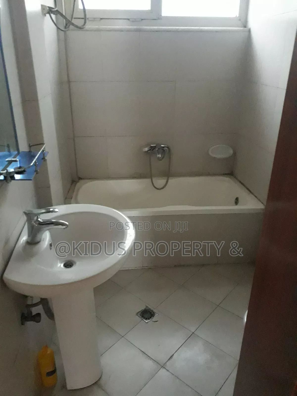 6bdrm Townhouse / Terrace in Germane Square, Nifas Silk-Lafto for rent