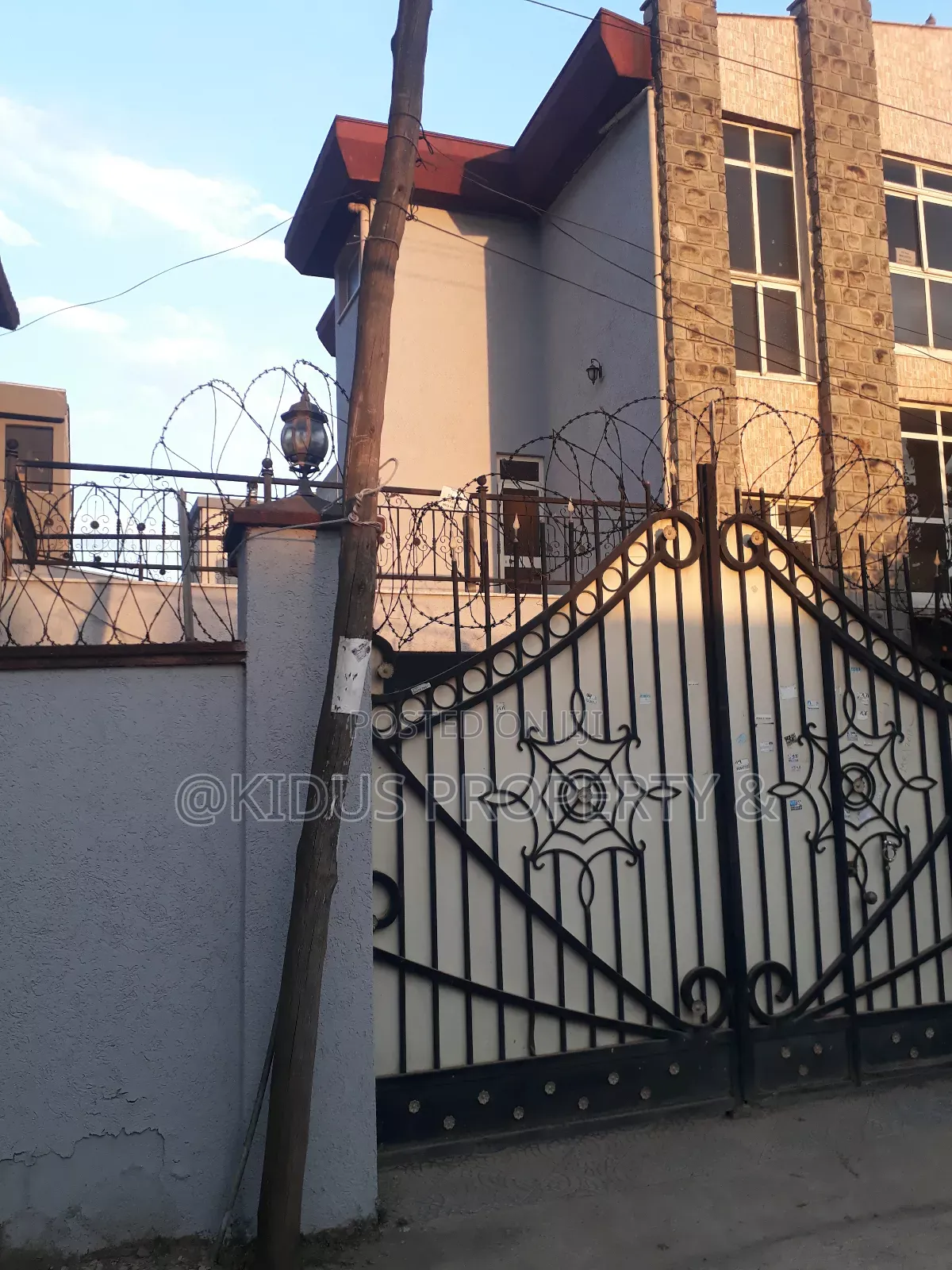 6bdrm Townhouse / Terrace in Germane Square, Nifas Silk-Lafto for rent
