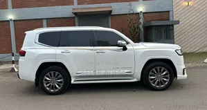 Toyota Land Cruiser 2023 White