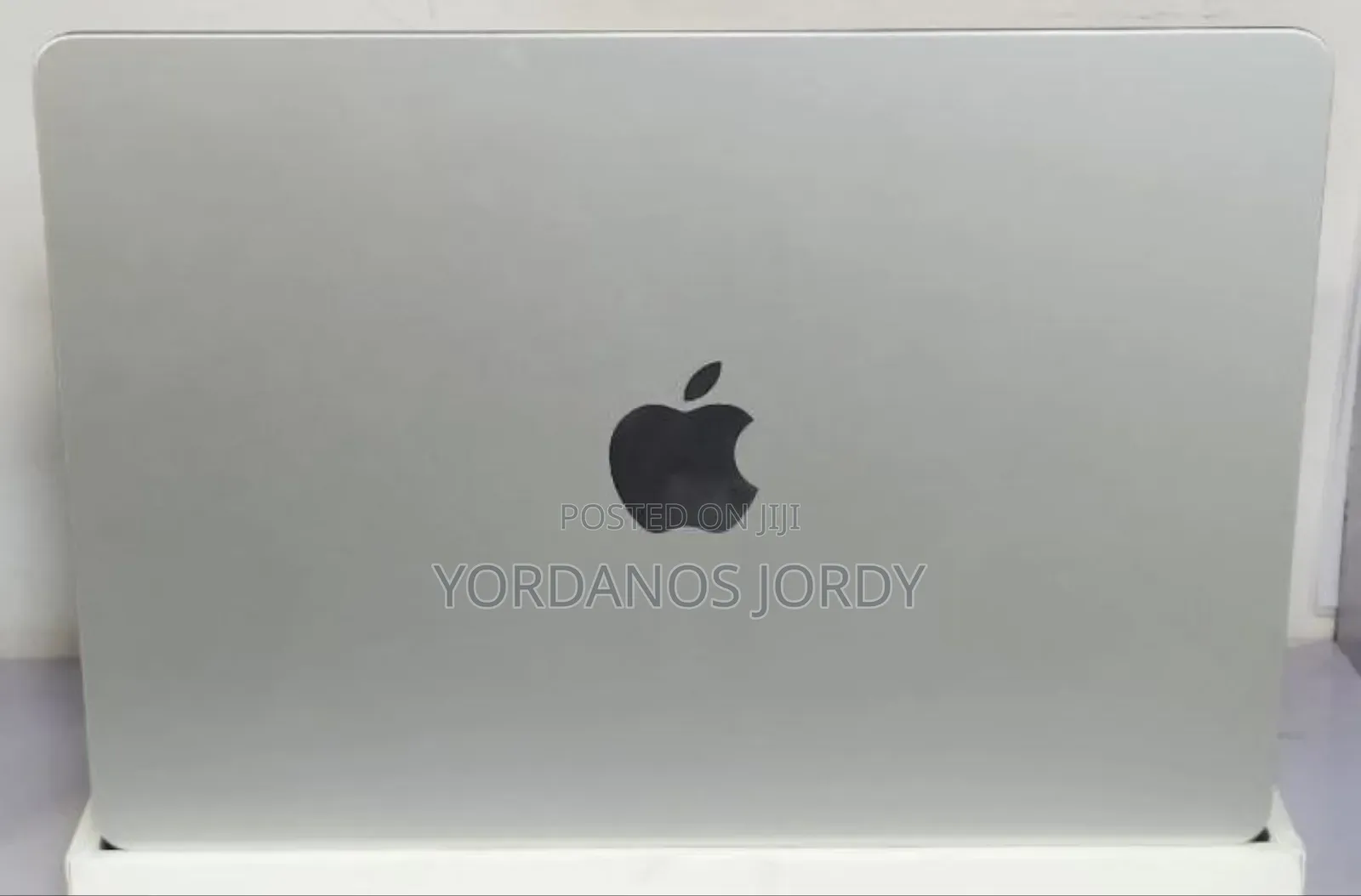 New Laptop Apple MacBook Air 2025 M4 13-Inch 16GB Apple M4 SSD 256GB