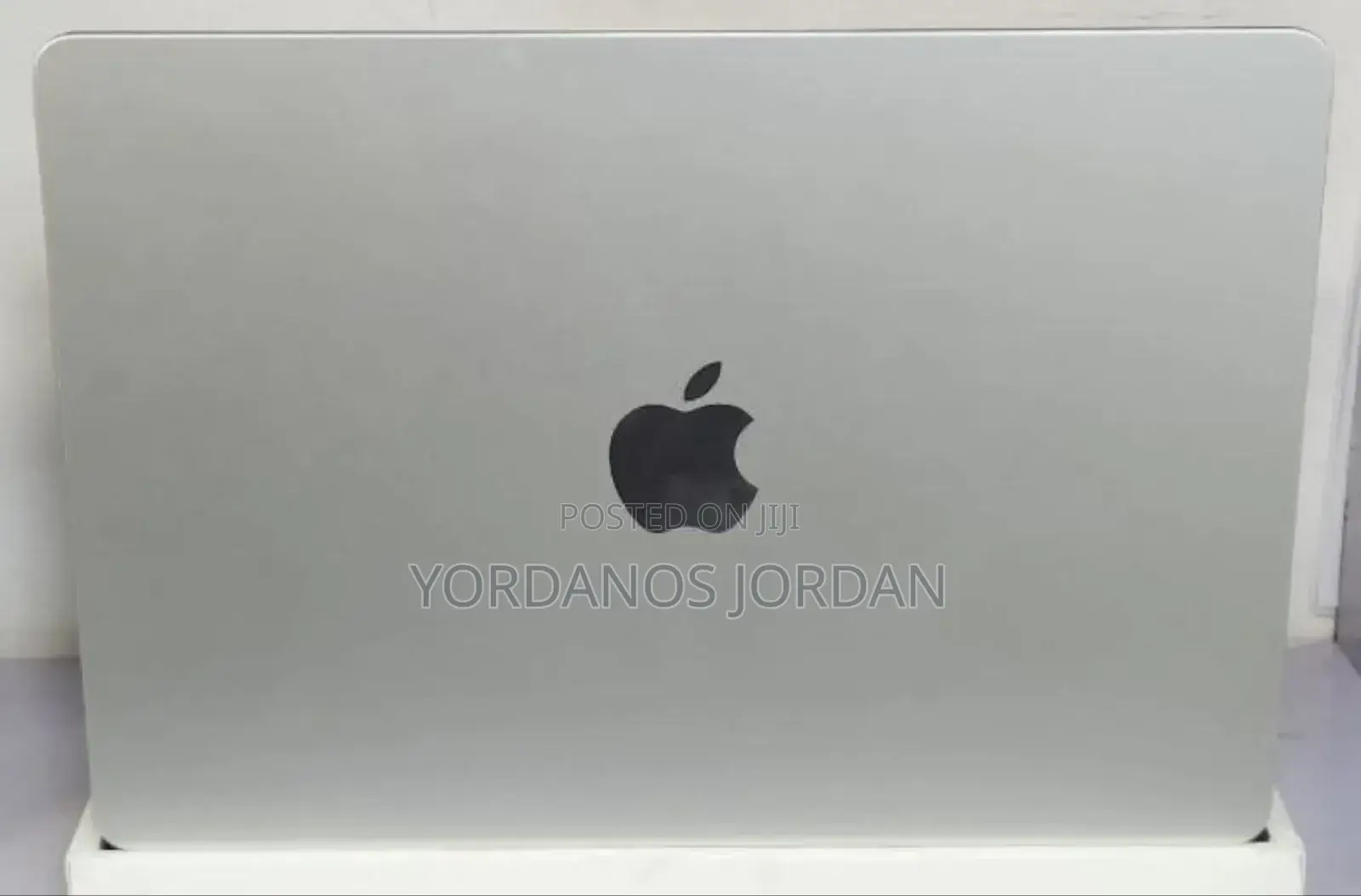 New Laptop Apple MacBook Air 2025 M4 13-Inch 16GB Apple M4 SSD 256GB