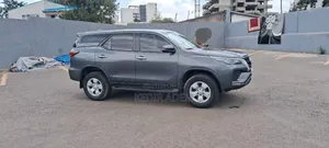 Photo - Toyota 4-Runner 2022 Gray