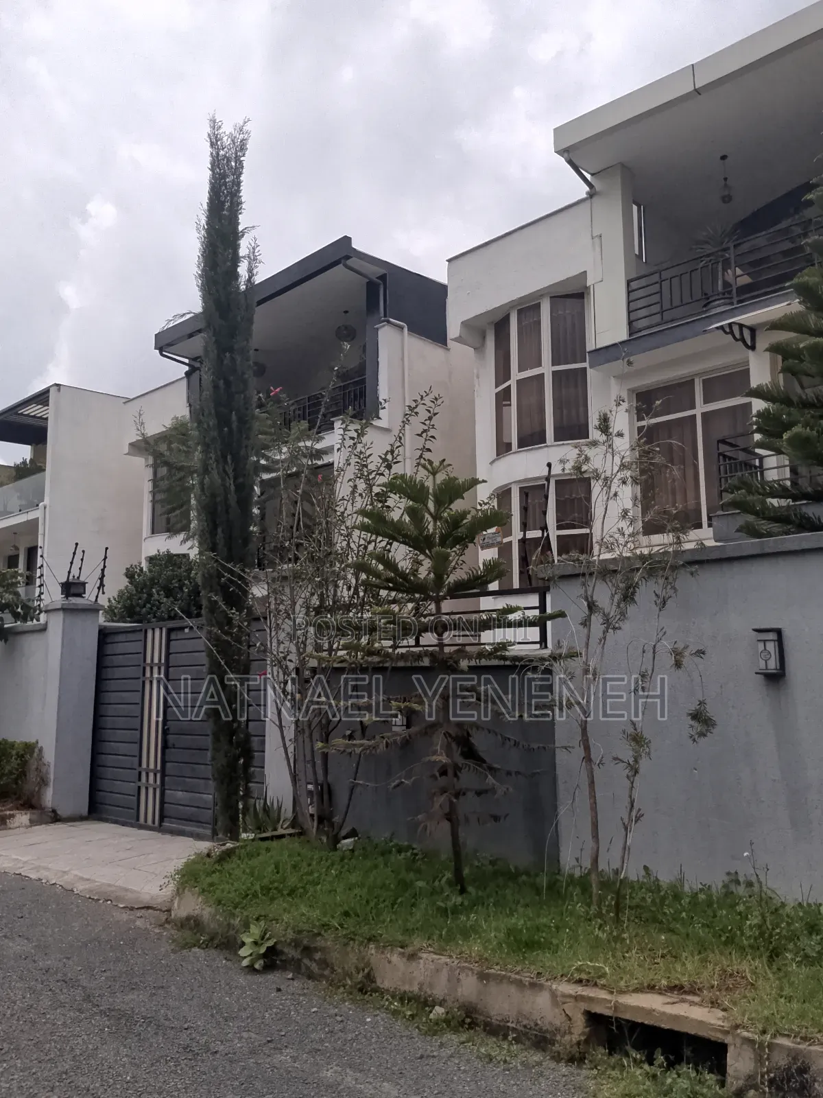 3bdrm Apartment in Jh Realestate, Yeka for sale