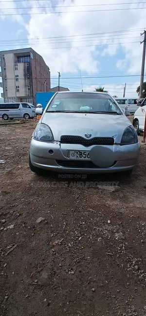 Photo - Toyota Vitz 2001 Silver