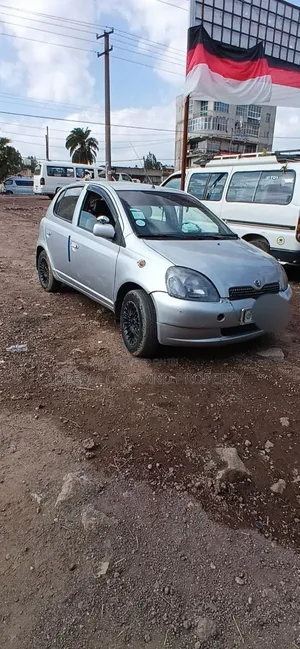 Toyota Vitz 2001 Silver