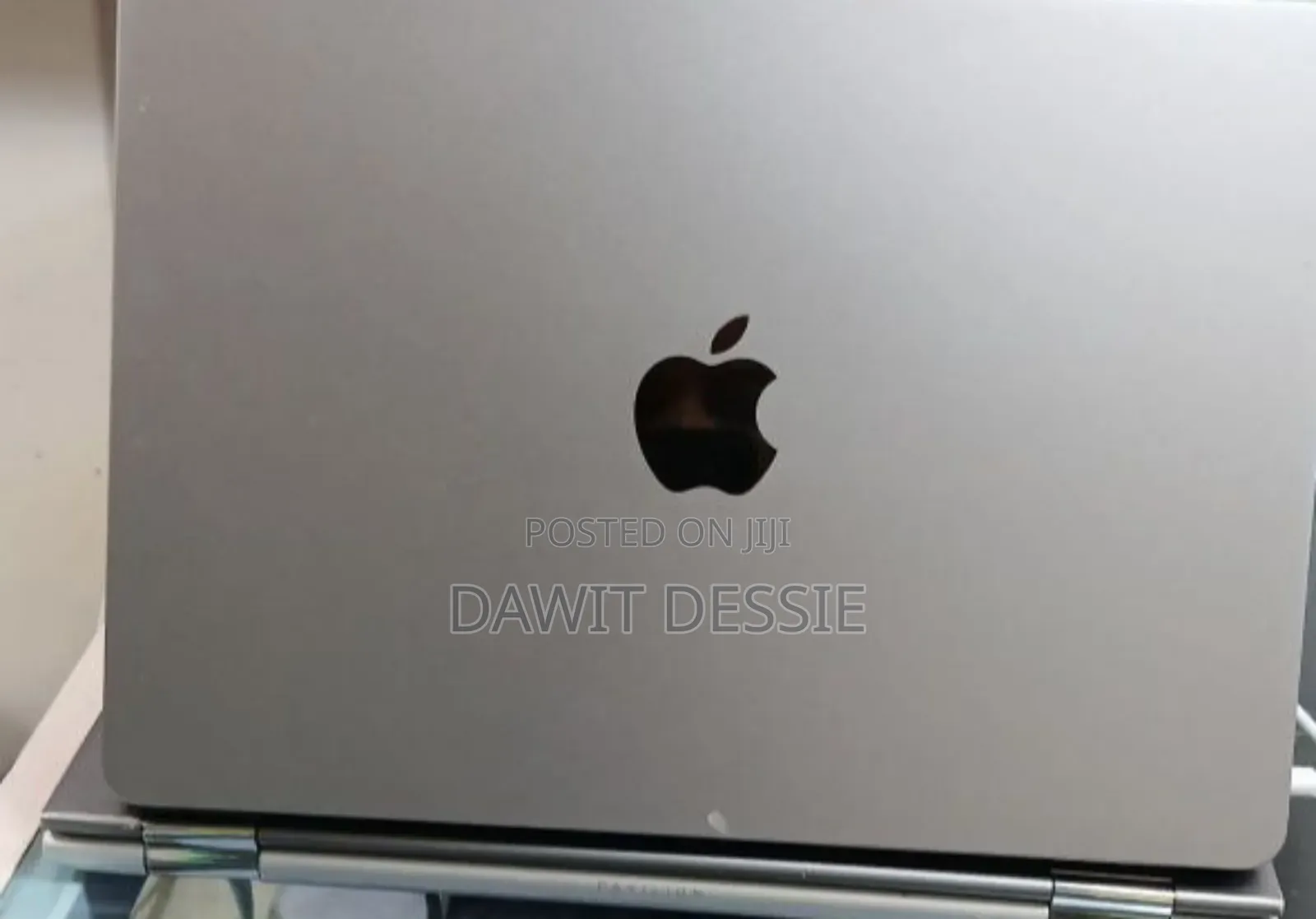 New Laptop Apple MacBook Air 2022 M2 8GB Apple M2 SSD 256GB