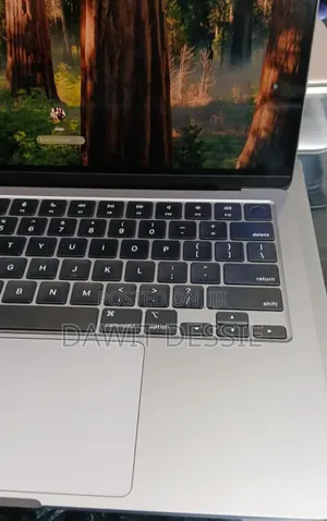 New Laptop Apple MacBook Air 2022 M2 8GB Apple M2 SSD 256GB