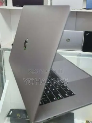 New Laptop Apple MacBook Pro 2019 16GB Intel Core I7 SSD 512GB