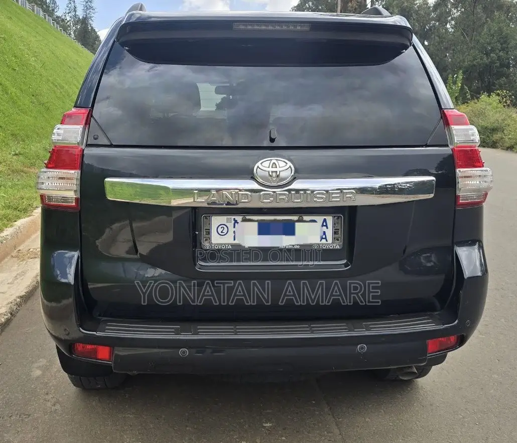 Toyota Land Cruiser Prado 2016 Gray