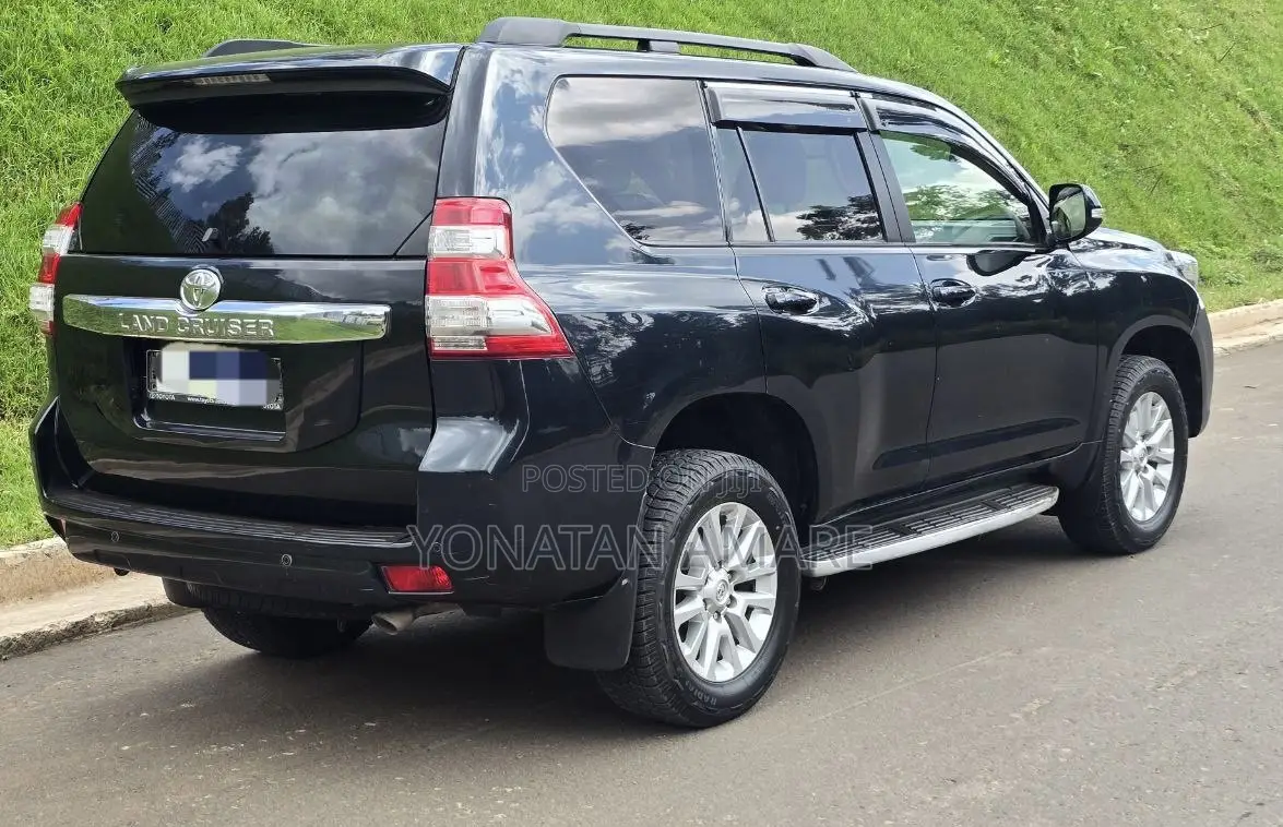 Toyota Land Cruiser Prado 2016 Gray
