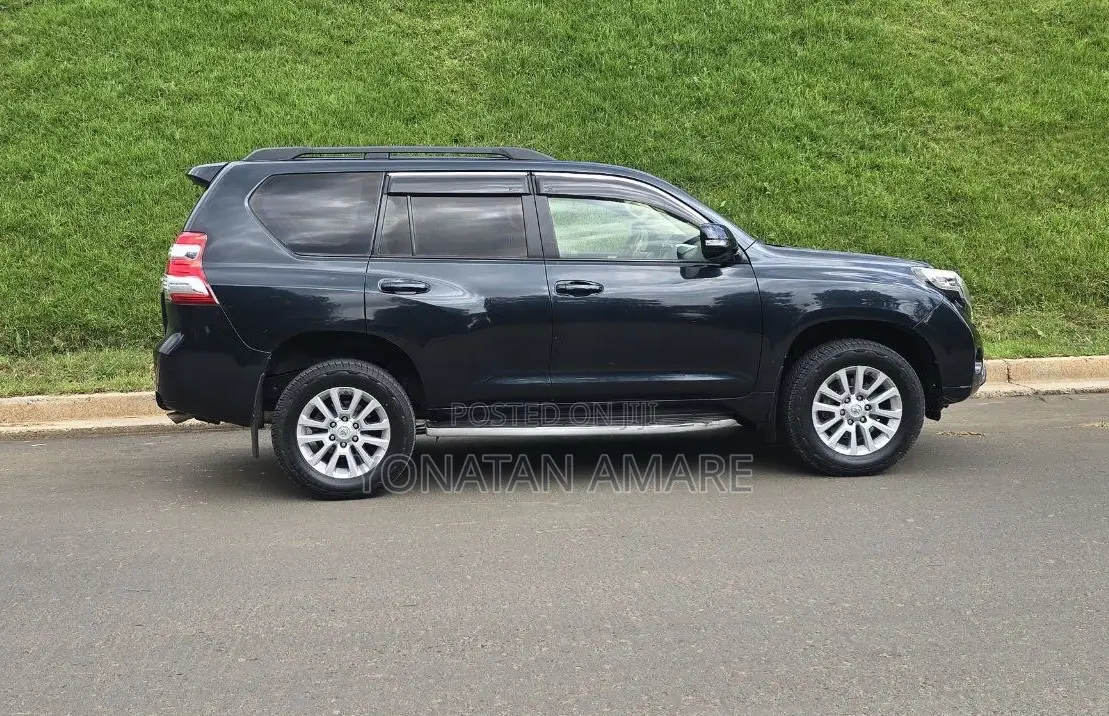 Toyota Land Cruiser Prado 2016 Gray