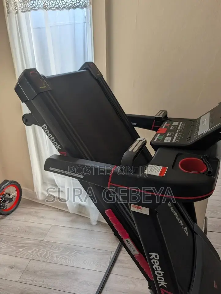 የላቀ ቴክኖሎጂ Reebok J200 Series Running Machines