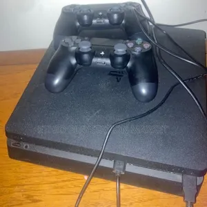 Photo - Ps 4 Slim and Controller