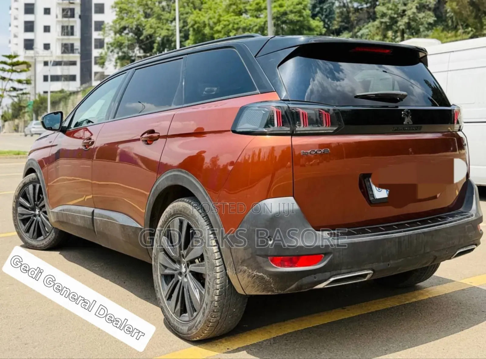 Peugeot 5008 2022 Brown