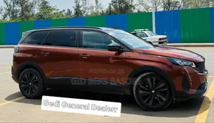 Peugeot 5008 2022 Brown