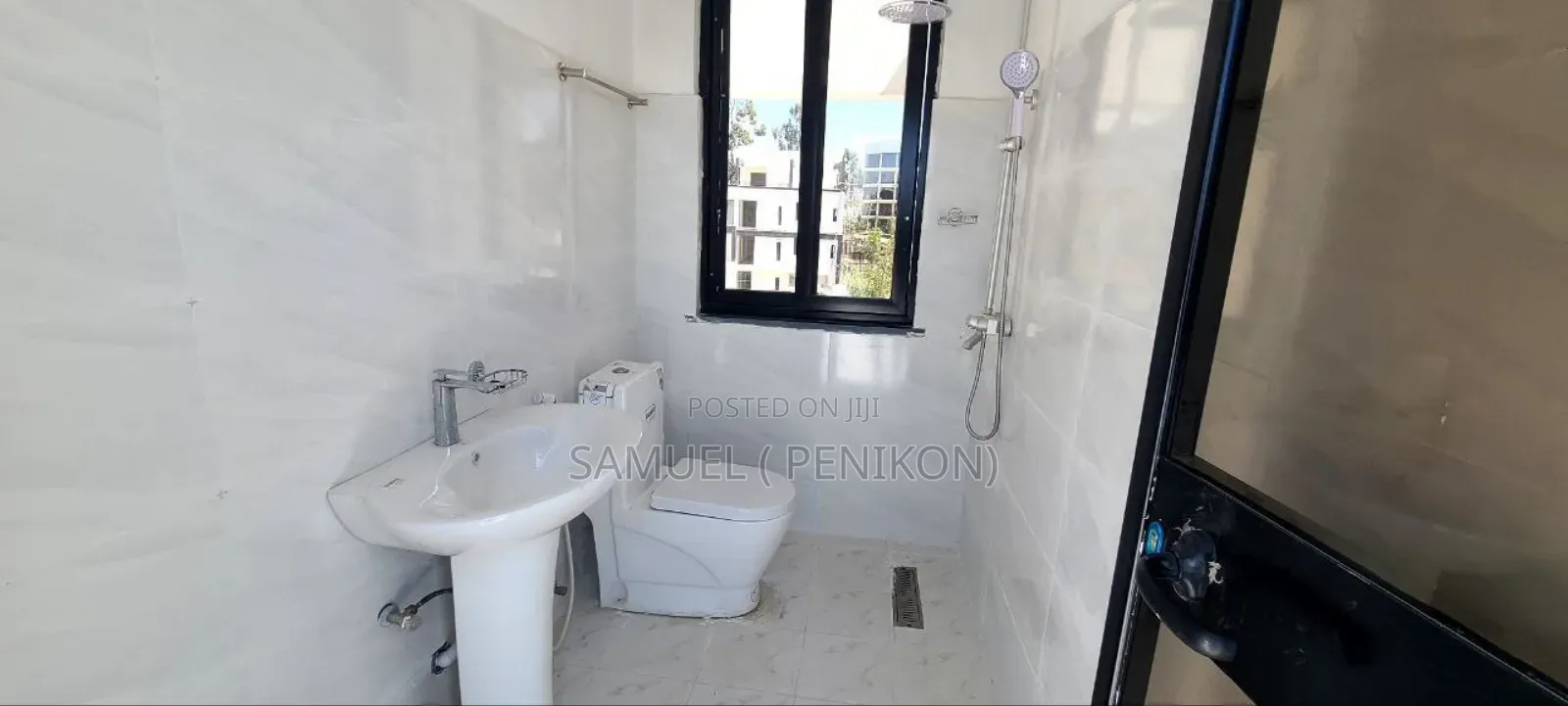 5bdrm Townhouse/Terrace in House, Bole for sale