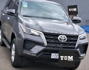 Photo - Toyota Fortuner 2022 Gray