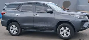 Toyota Fortuner 2022 Gray
