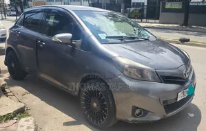 Toyota Yaris 2012 Gray