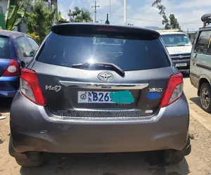 Toyota Yaris 2012 Gray