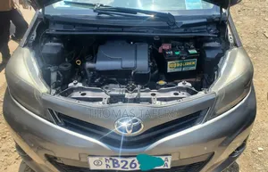 Toyota Yaris 2012 Gray