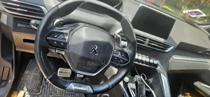 Peugeot 5008 1.2 PureTech 130 2020 White