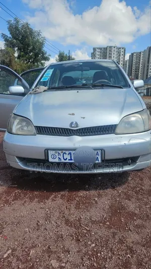 Photo - Toyota Platz 2002 Silver