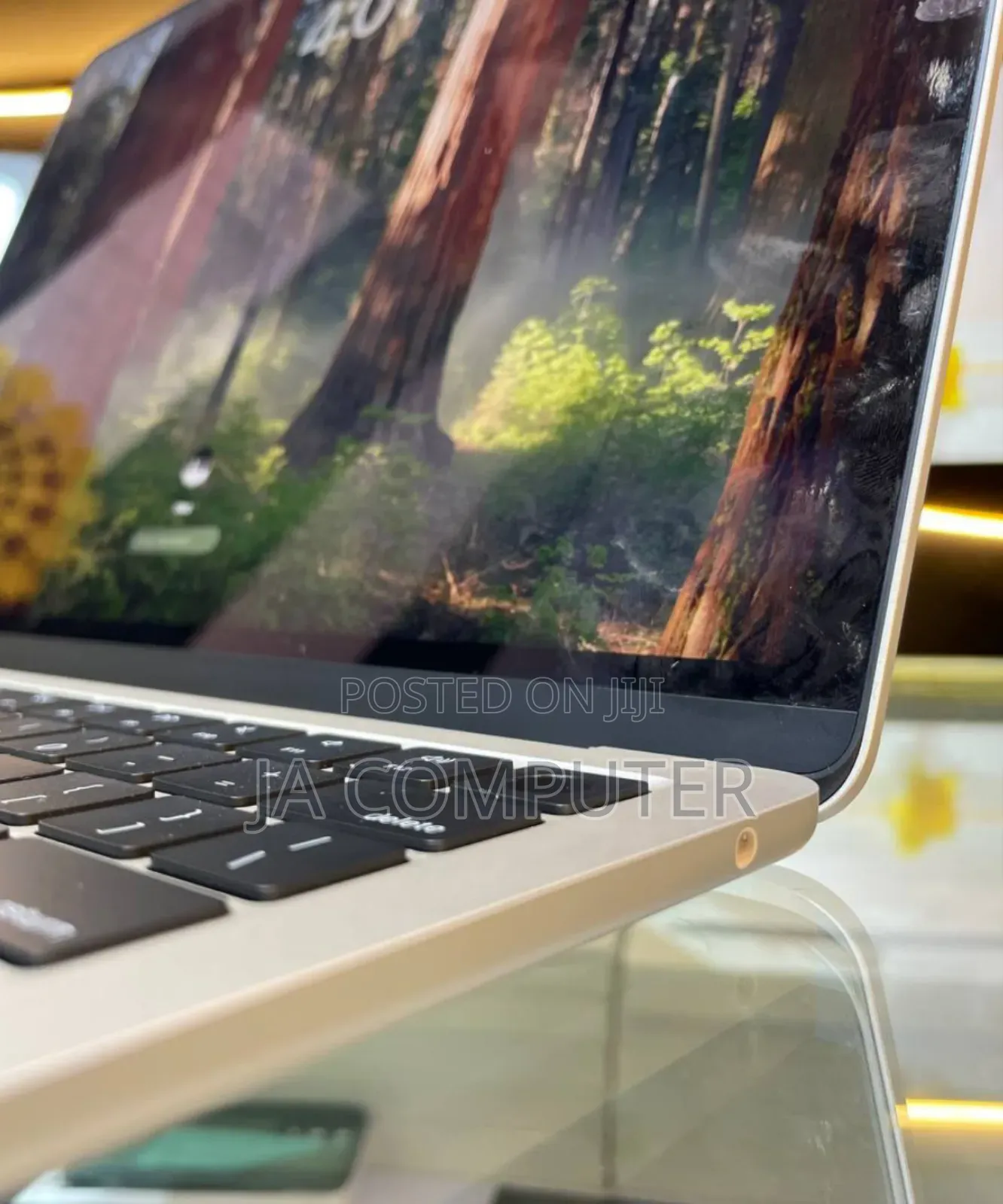 New Laptop Apple MacBook Air 2022 M2 8GB Apple M2 SSD 256GB