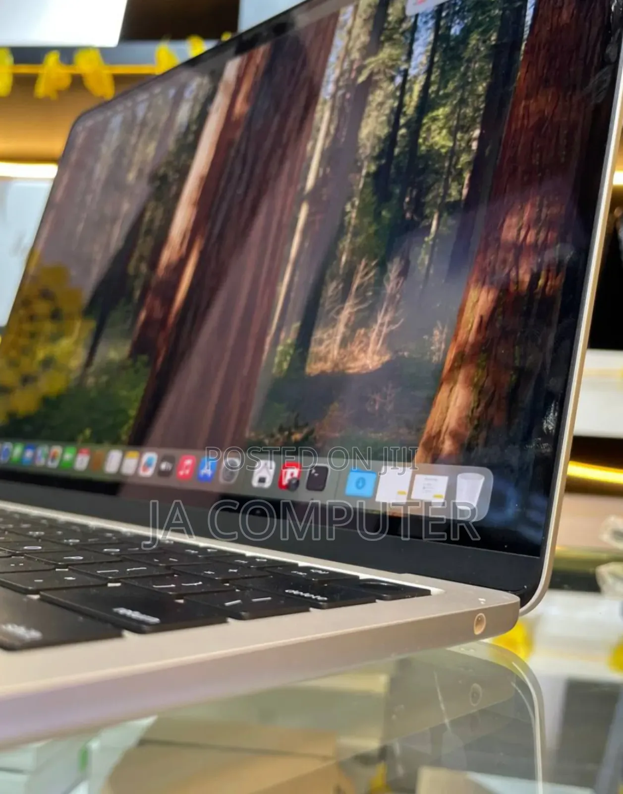 New Laptop Apple MacBook Air 2024 M3 13-Inch 16GB Apple M3 SSD 512GB