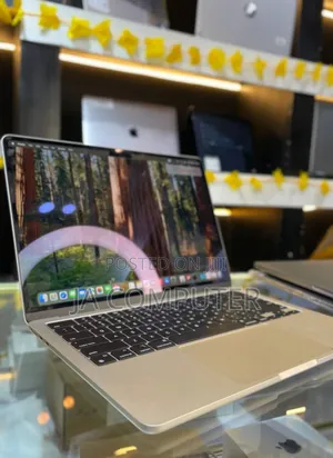 Photo - New Laptop Apple MacBook Air 2024 M3 13-Inch 16GB Apple M3 SSD 512GB