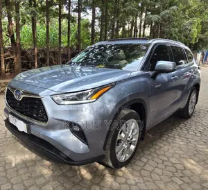 Photo - Toyota Highlander Hybrid 2023 Silver