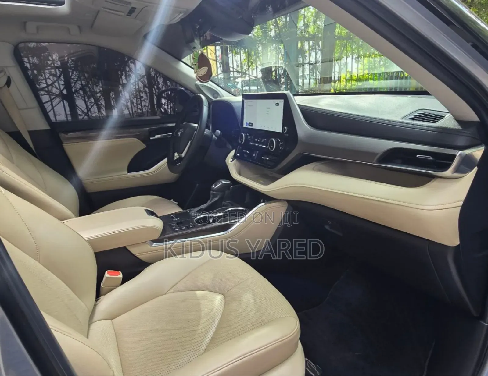 Toyota Highlander Hybrid 2023 Silver