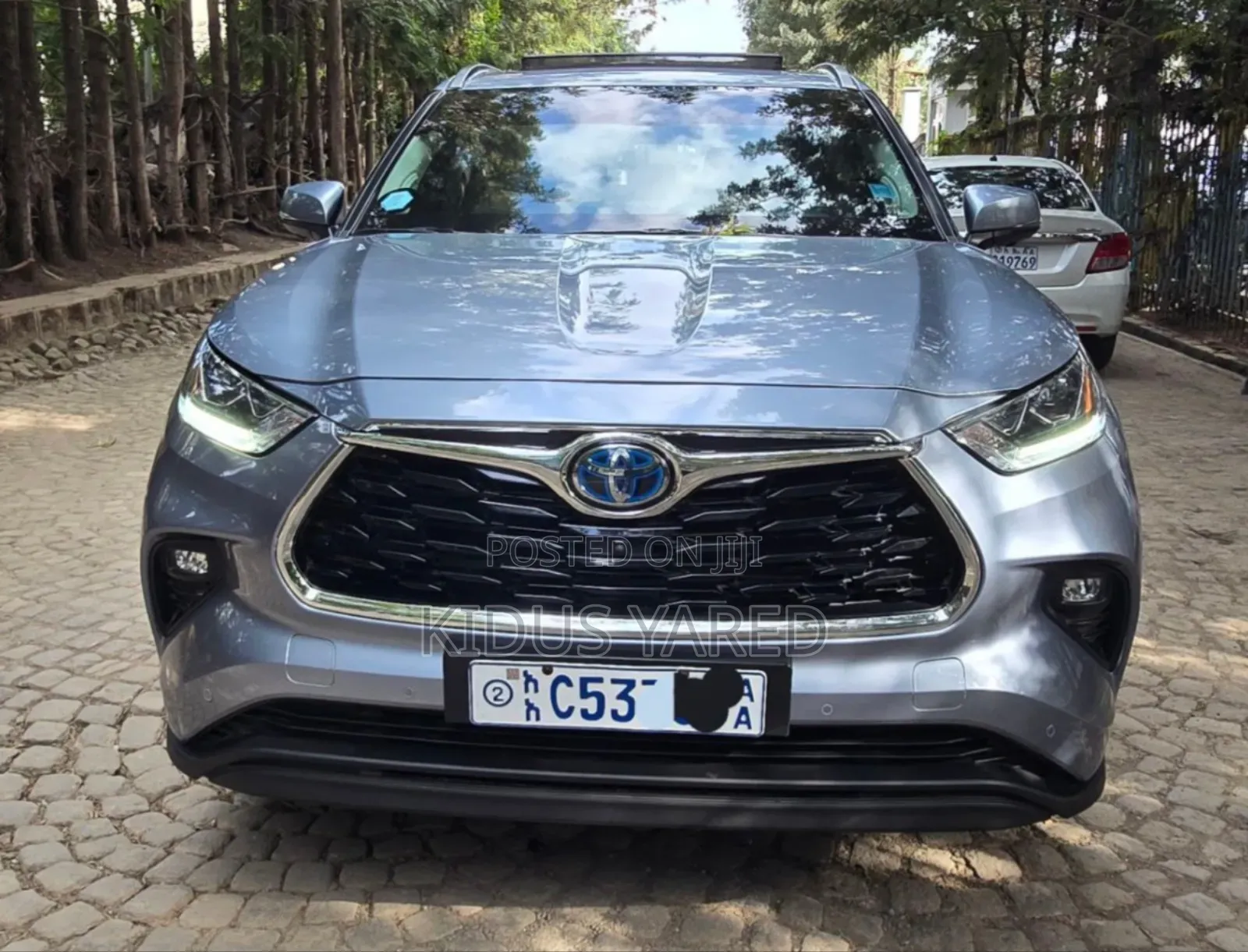 Toyota Highlander Hybrid 2023 Silver