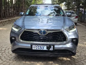 Toyota Highlander Hybrid 2023 Silver