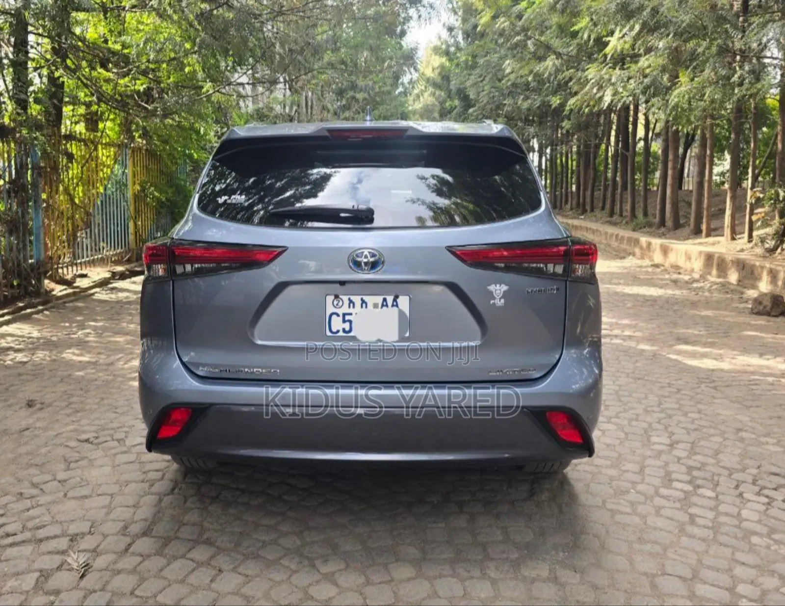 Toyota Highlander Hybrid 2023 Silver