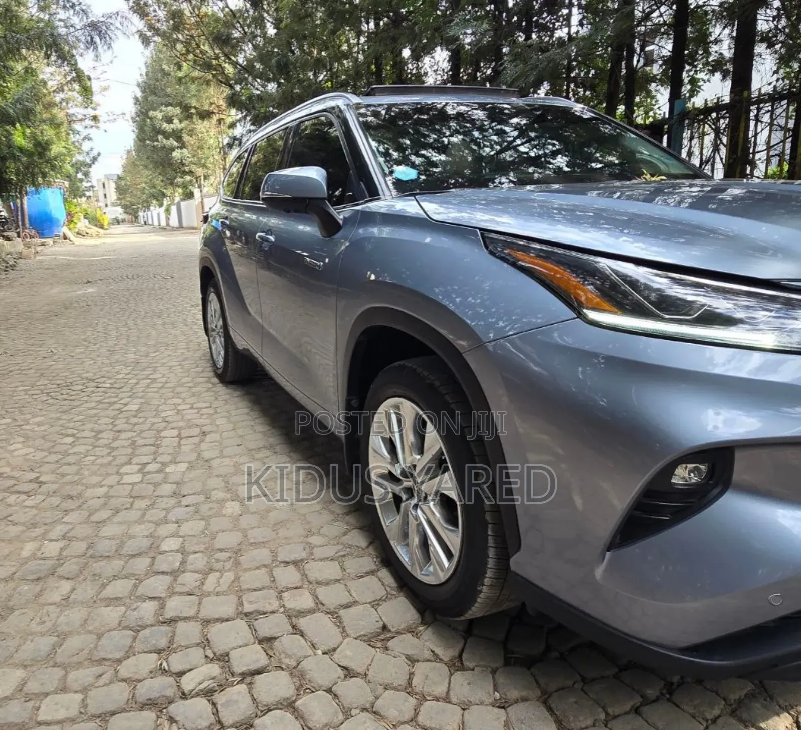 Toyota Highlander Hybrid 2023 Silver
