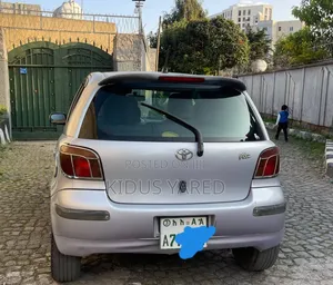 Toyota Vitz 2004 Silver