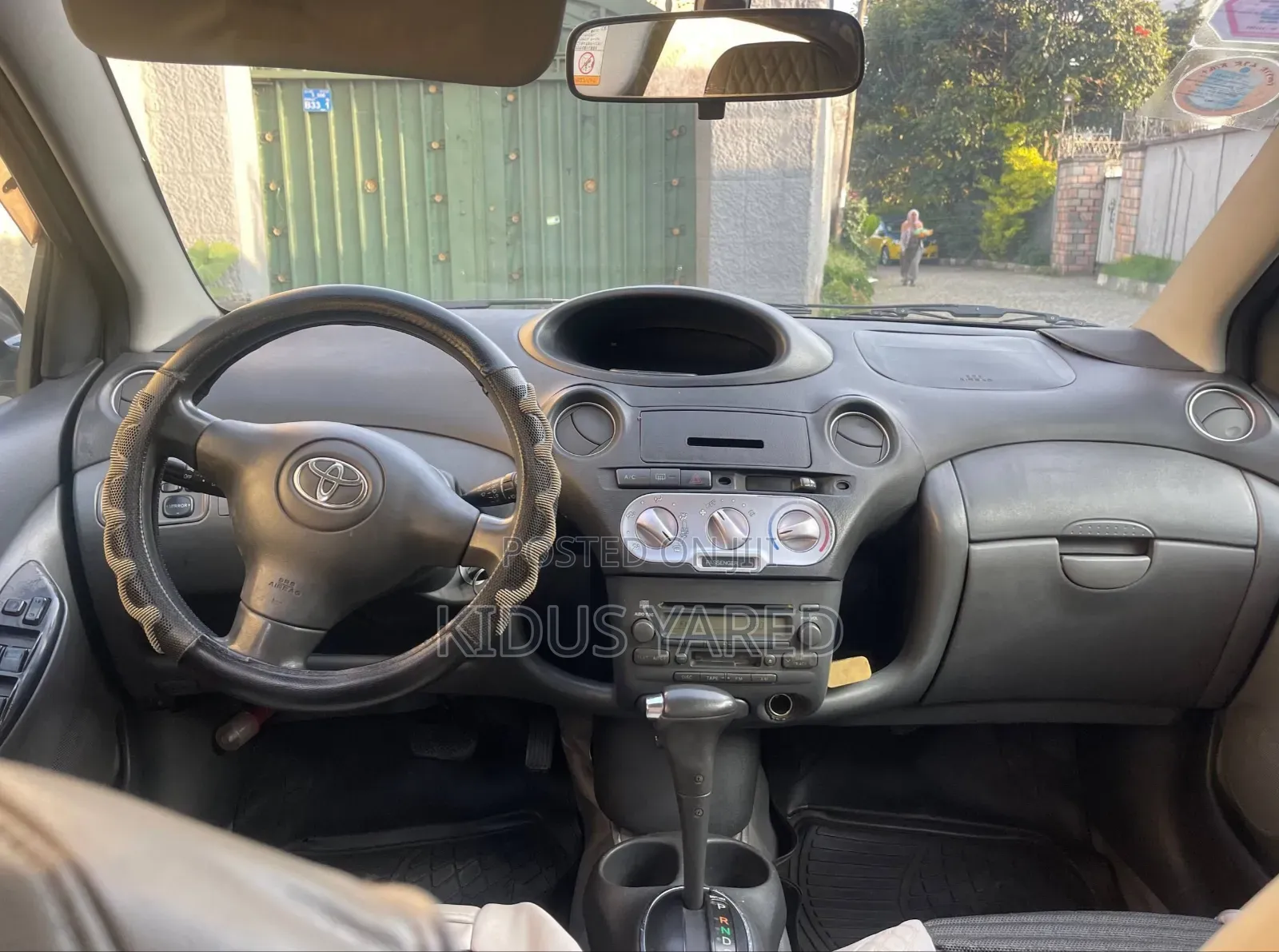 Toyota Vitz 2004 Silver