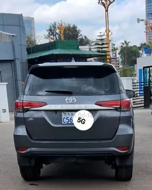 Toyota Fortuner 2022 Maroon