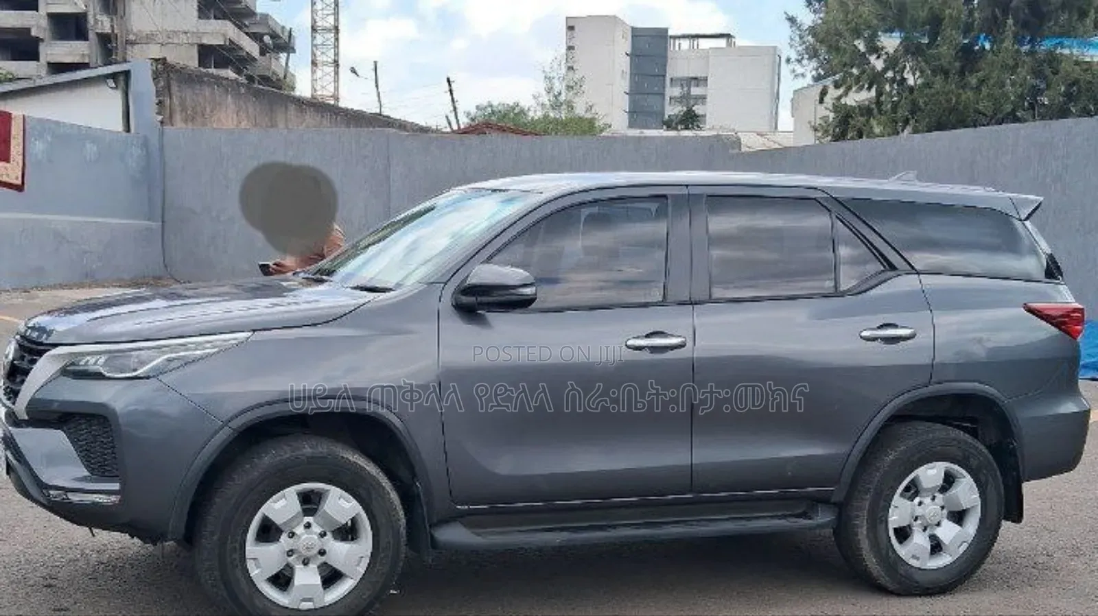 Toyota Fortuner 2022 Maroon