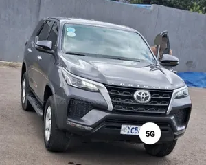 Toyota Fortuner 2022 Maroon
