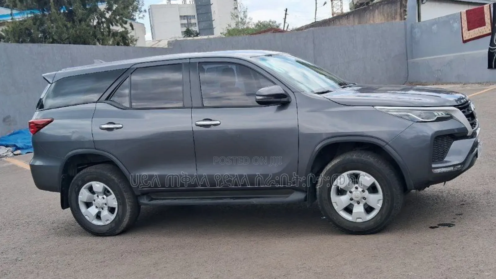 Toyota Fortuner 2022 Maroon