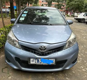 Toyota Yaris 2012 Gray