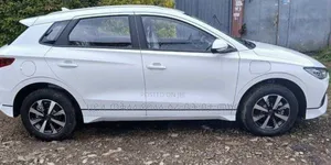 Photo - New BYD E2 43 kWh 94 hp FWD 2024 Ivory