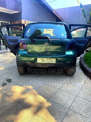 Toyota Yaris 1.5 2000 Green